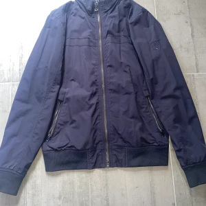 Hilfiger jacka - Storlek M