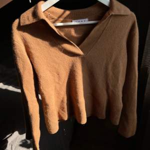 Supermysig tröja med krage från Wera, perfekt för hösten. Sticks ej tack vare kashmirblandningen 🤎