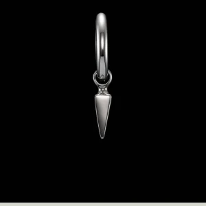 Maria Nilsdotter örhänge - Säljer nu mina Maria Nilsdotter örhängen dö jag vill byta till guld😇 Detta örhänge är otroligt bra skick så säljer för 1100kr💗 Nypriset ligger på 1795kr😇