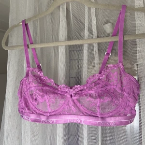 Lounge underwear bh - Jättefin ljuslila blossom balcony lounge bh i storlek 80C. Den är i mycket bra skick❤️Skickar spårbart, frakten blir kring 30kr🥰