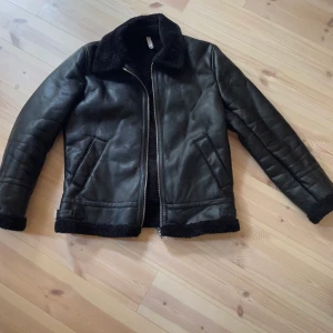 Pilotjacka  - Pilotjacka från zara i fint skick.