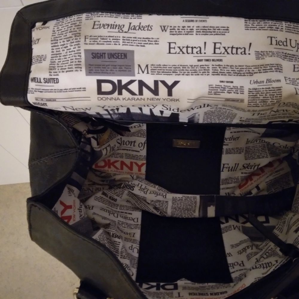 DKNY / Donna Karan New York svart handväska, guldiga detaljer, läder, fint  skick | Plick