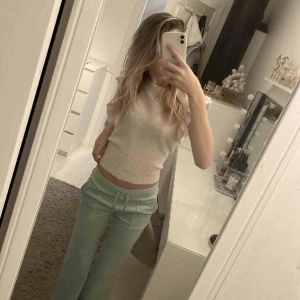 Juicy couture! - ❗️Intressekoll❗️Tänkte kolla intresset på mina juicy byxor i färgen ”Grayded Jade” dem är helt nya med prislapp kvar,xs💗 känner mig osäker på färgen och tänkte därför eventuellt byta/sälja💞