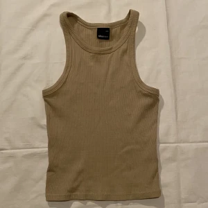 Gina linne - Säljer detta jättefina ribbade linnet från Gina, knappt använd💗 Skriv privat för fler bilder🫶