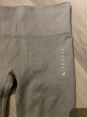 Relode träningstights - Träningstights från relode i fint skick! Storlek S