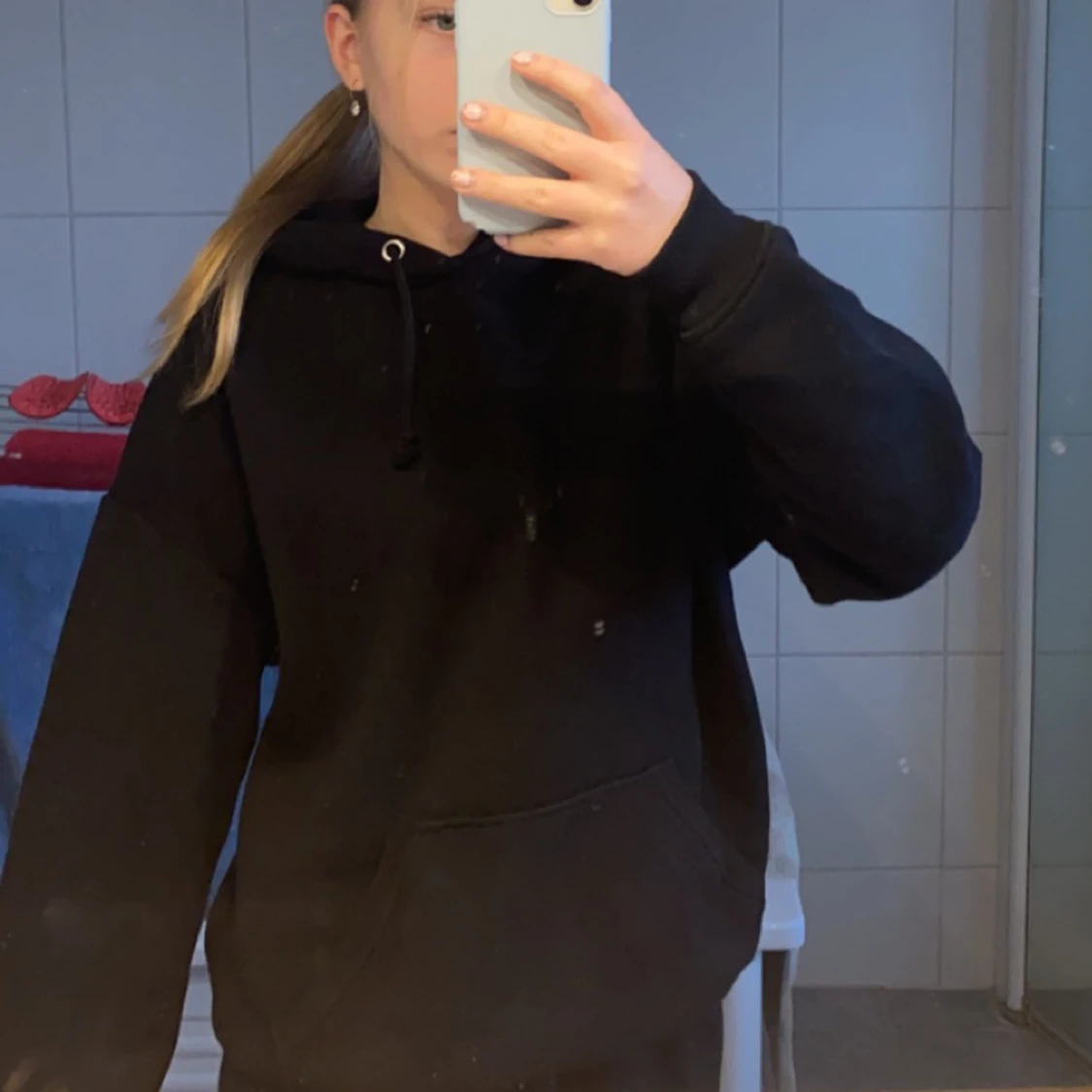 Svart hoodie