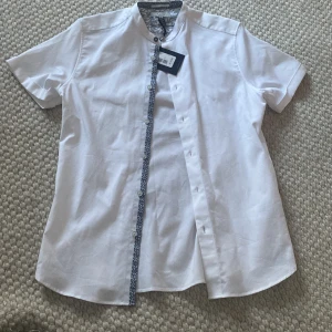 Ted Baker skjorta - Sprillans ny skjorta från Ted Baker Säljer för den var för liten Storlek 2 / Small Nypris 110 €
