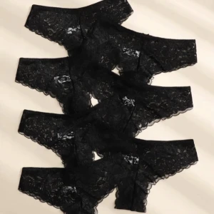 Svarta spetstrosor - Säljer detta 7 pack med svarta spetstrosor då det inte är min model. 100 kr + frakt 🫶🏼