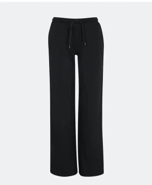 Lowwaist mjukisbyxor - Slutsålda lowwaist mjukisbyxor från BikBok!!🫶🏼 Helt oanvända med lappen kvar. 