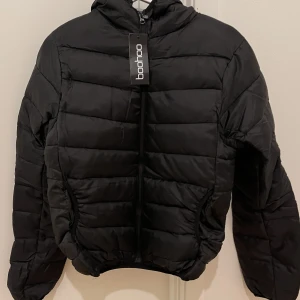 Hooded Panelled puffar Jacket size 10 - Har 2st av denna jacka. Helt nya och oanvända!