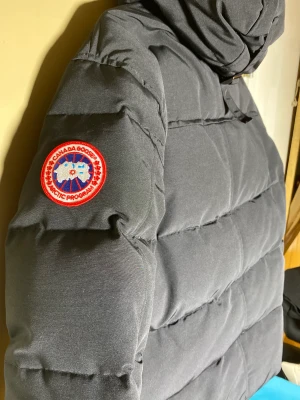 Canada gosse Jacka - Canada gosse jacka Storlek M  Den är på ny skick skriv för mer infö