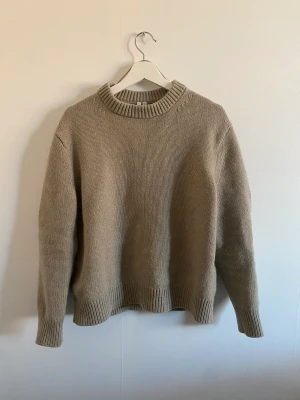 Arket stickat - En stickad tröja ifrån Arket, perfekt skick, krympte i tvätten för mig så därav blev den för liten, Storlek S, nypris 799kr mitt pris 400kr