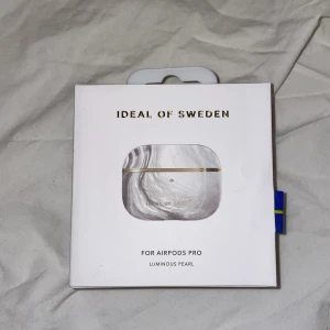 Airpods case - Helt ny, helt oanvänd och i förpackning. Men inte min typ så där av säljer jag det. Ett airpods skal för airpods pro