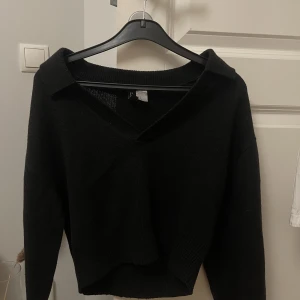 stickad tröja  - aldrig använd 💛