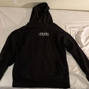 Baker Hoodie - Relativt oanvänd Baker hoodie. Storlek L.