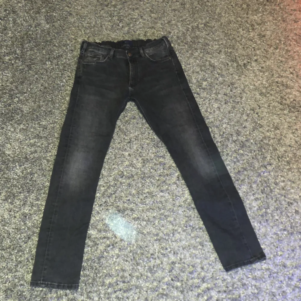 Svarta gant jeans köpta för nåt år sedan. Aldrig använt. De är i passform slim . Jeans & Byxor.