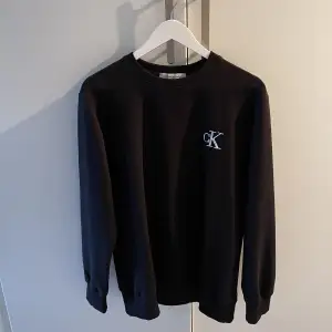 Calvin Klein sweatshirt i mycket fint skick. 