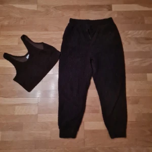 Mjukis set - Mycket härlig mjukis set från Brave Soul! Inte min storlek så inte använd!  Super mysig och mjuk, och lagom varm!  