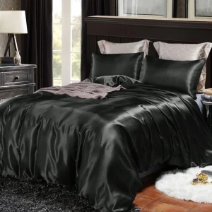 Satin sängkläder - Säljer detta då jag tog fel storlek alltså är det helt nytt och aldrig använt, det är måtten 160x220 på påslakanet och 50x75 på örngotten. Innehåller 1 påslakan och 2 örngott