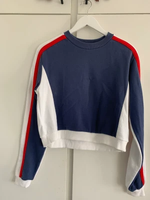 Sweatshirt från urban outfitters  - Sweater från urban outfitters. Oanvänd