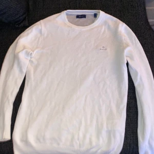 Gant tröja - Använd men i bra skick, något genomskinlig om man ej har tröja under  Pris kan diskuteras 