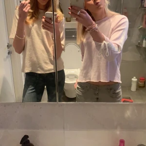 Rosa tröja  - Söt rosa tröja med knytningar på armarna! 