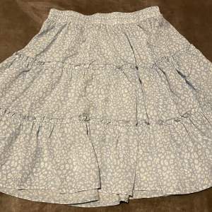 Jätte fin mönstrad kjol från shein. Använd högst 5 gånger 💓