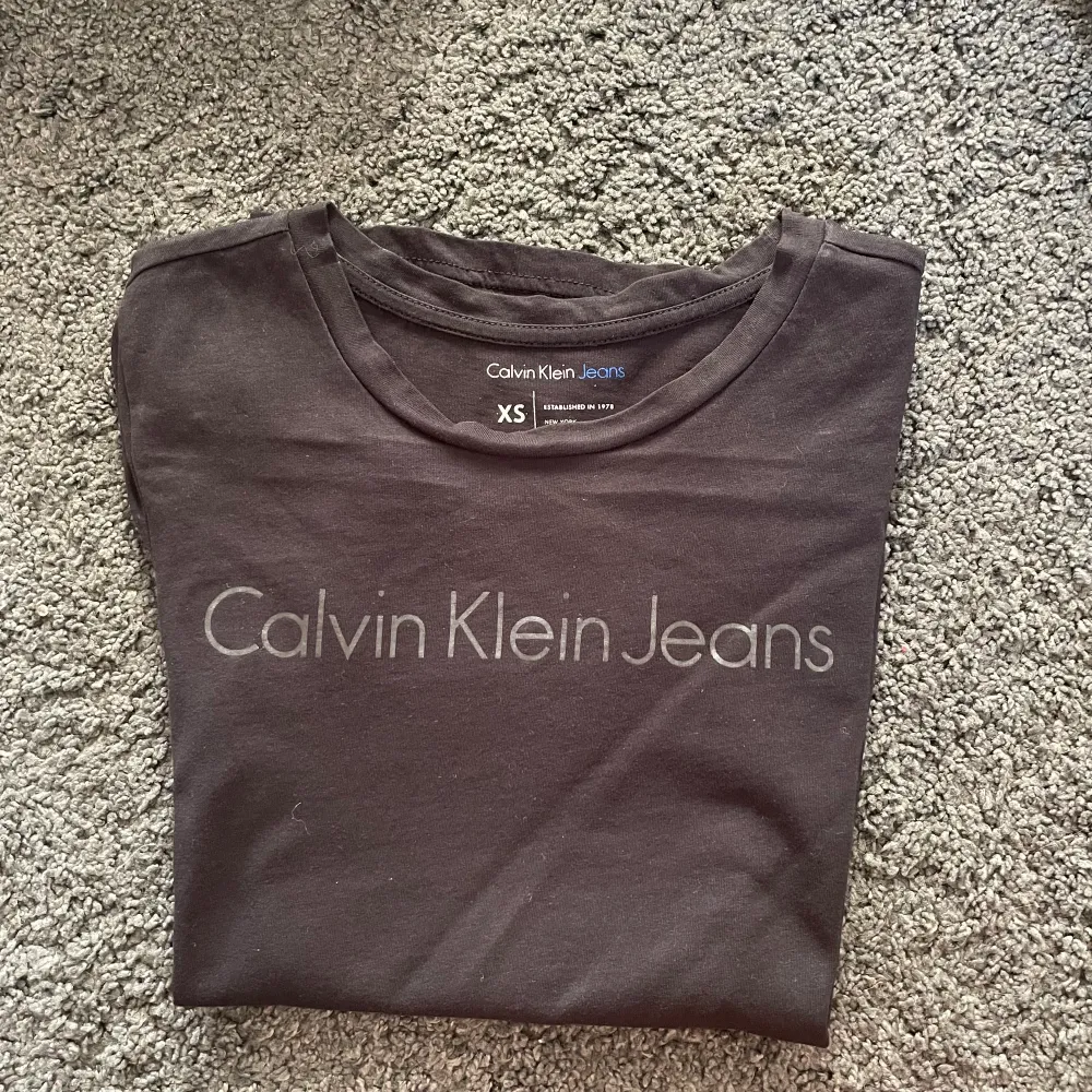 Svart Calvin Klein t-shirt. Fint skick. T-shirts.