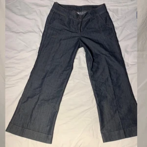 Snygga jeans!! - Snygga jeans från Kappahl, knappt använda så dom är i jättebra skick!🖤