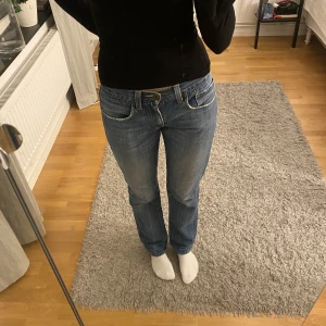 Levis jeans - Snygga lågmidjade 511 Levi’s jeans. Storlek: W31 L:32. Jag är 170cm. 💗Skriv för fler bilder