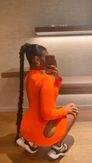 Cut out klänning  - Oh Polly klänning urfin i Strlk S 