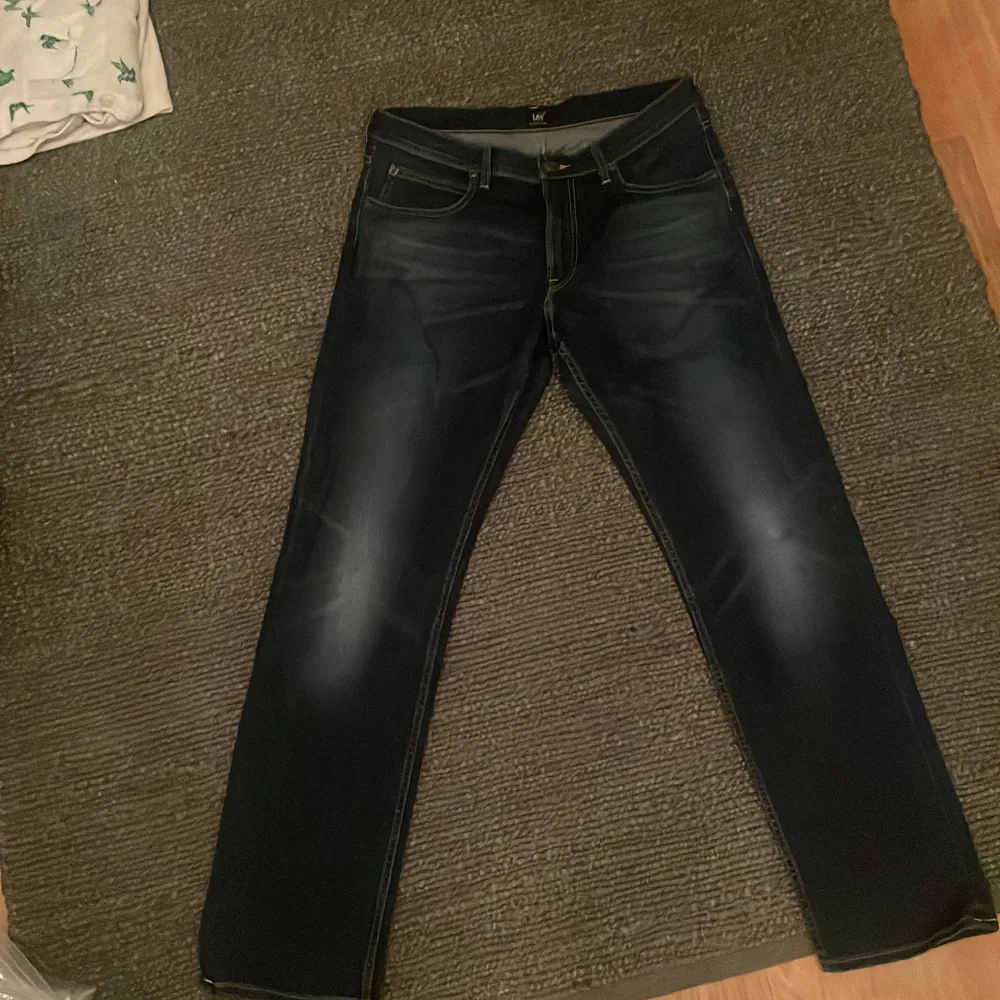 Lee jeans modell Blake. Raka med lite stretch i för en bekvämare och snyggare passform I nyskick . Jeans & Byxor.