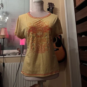 t shirt - tshirt sååå skönt material