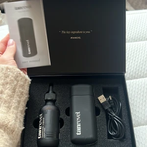 Tanrevel spray tan - Super smidig liten travel spraytan! inte ens 3 månader gammal! Fick en till i Julklapp. Vid snabbaffär går pris att diskutera! 