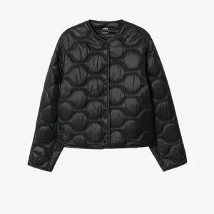 Mango jacka -  jacka från mango, helt ny med prislappen kvar. Storlek M.💗nypris 599.   Buda bara ifall du verkligen vill köpa!