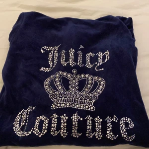 Juicy kofta  - OBS MÅNGA intresserade högst bud får de.Säljer min juicy kofta fårn ali   för 150 kr💕  den är i storlek M och marinblå. 