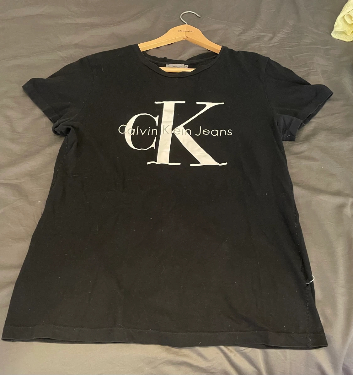 Calvin Klein Sweatshirt & T-shirt - 90