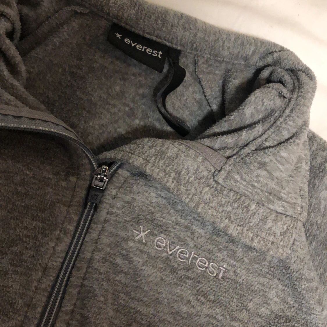 säljer en everest tjock tröja - 90