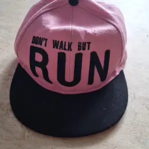 Pink Baseball cap. Price 50 sek.