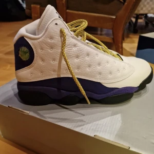 Jordan 13 Lakers !!  - Säljer mina Jordan 13 Lakers, bara använd en gång ! 