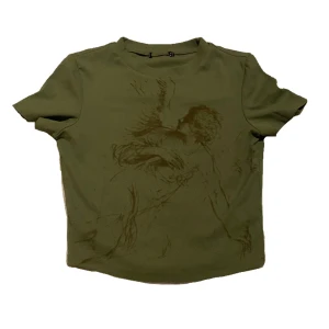 Snygg T-shirt! - Säljer denna tröja med ängel tryck för att den inte kommer till användning☺️