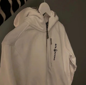 Sail Racing - Säljer då den inte är min stil längre. De e spårbarfrakt för bådas säkerhet.