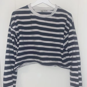 zara tröja - blåvit randig topp från zara🤍💙 använd några gånger