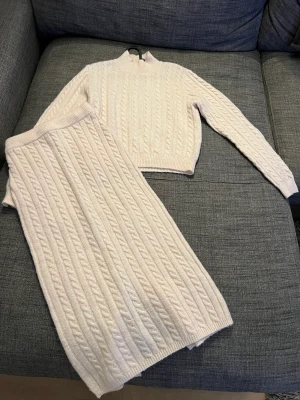 Bubbleroom Lively Knitted Skirt - Lively Knitted Skirt Light Pink Använd få gånger. Köpt för 379kr. Fr. Bubbleroom.