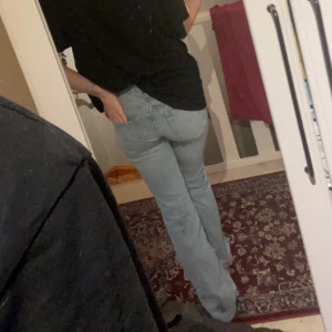 Låg midjade jeans  - Säljer dom har nu för jag använder dom aldrig 