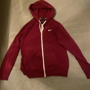 Nike hoodie - Nike hoodie lila strlk L men passar S/M 