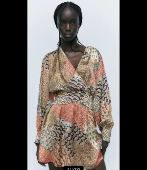 Zara klänning - Supersnygg helt oanvänd klänning  från zara! Köpt för 399kr