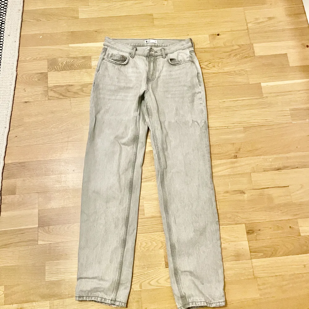 Helt oanvända jeans från Gina Tricot storlek 36, orginal pris 500 kr men säljer för 300 kr💋💗. Jeans & Byxor.