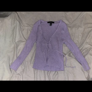 Lila tröja - Lila tröja från forever 21. Storlek: L
