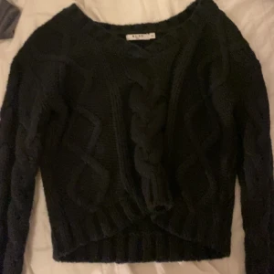 Stickad tröja från nakd🖤 - Bra kvalite, väldigt din